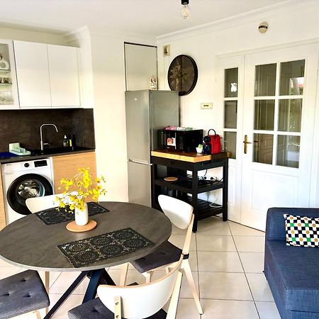 Beachside Apartment With Pool & Garden In Juan Les Pins 앙티브 외부 사진