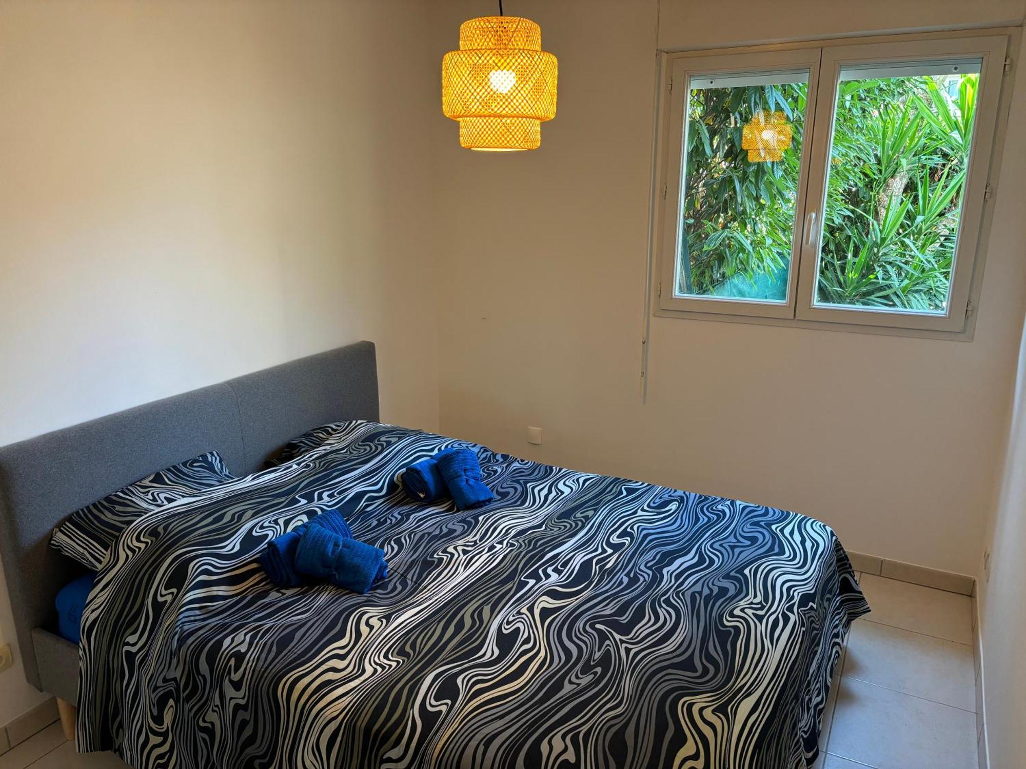 Beachside Apartment With Pool & Garden In Juan Les Pins 앙티브 외부 사진