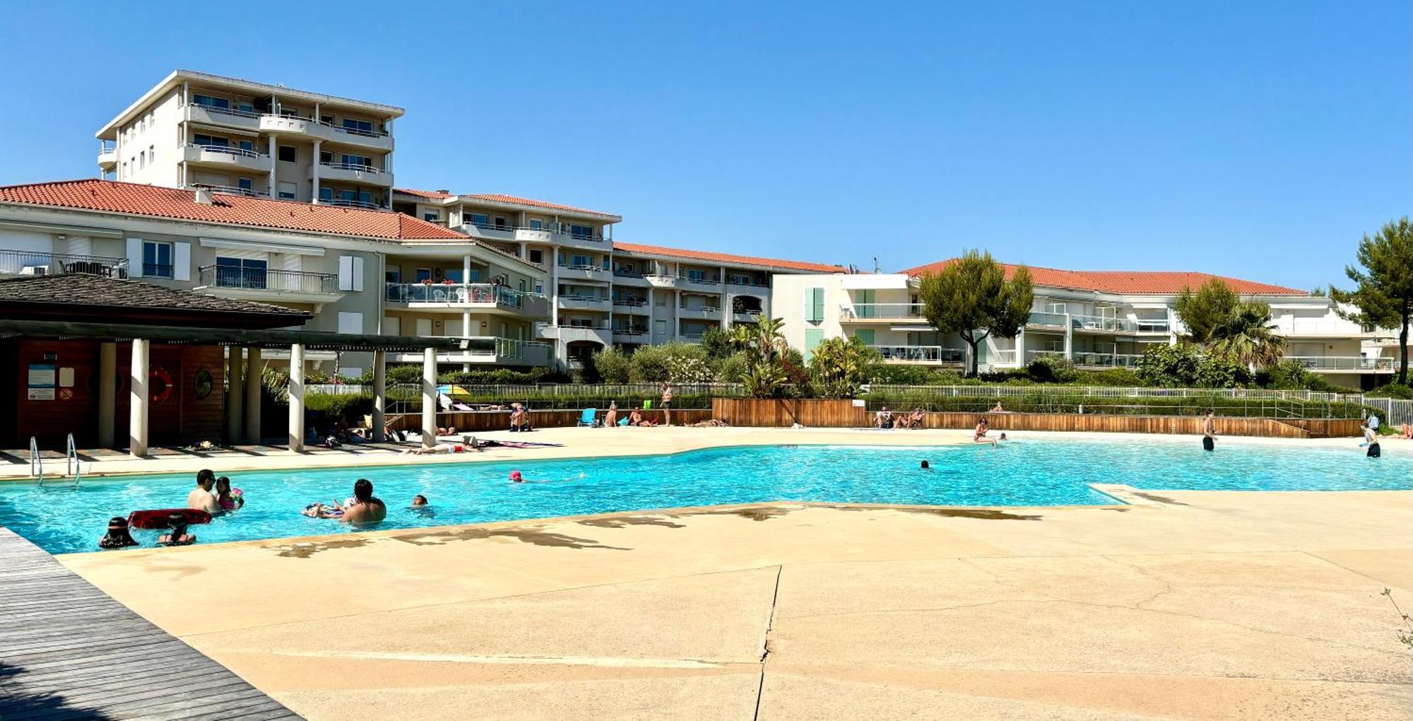 Beachside Apartment With Pool & Garden In Juan Les Pins 앙티브 외부 사진