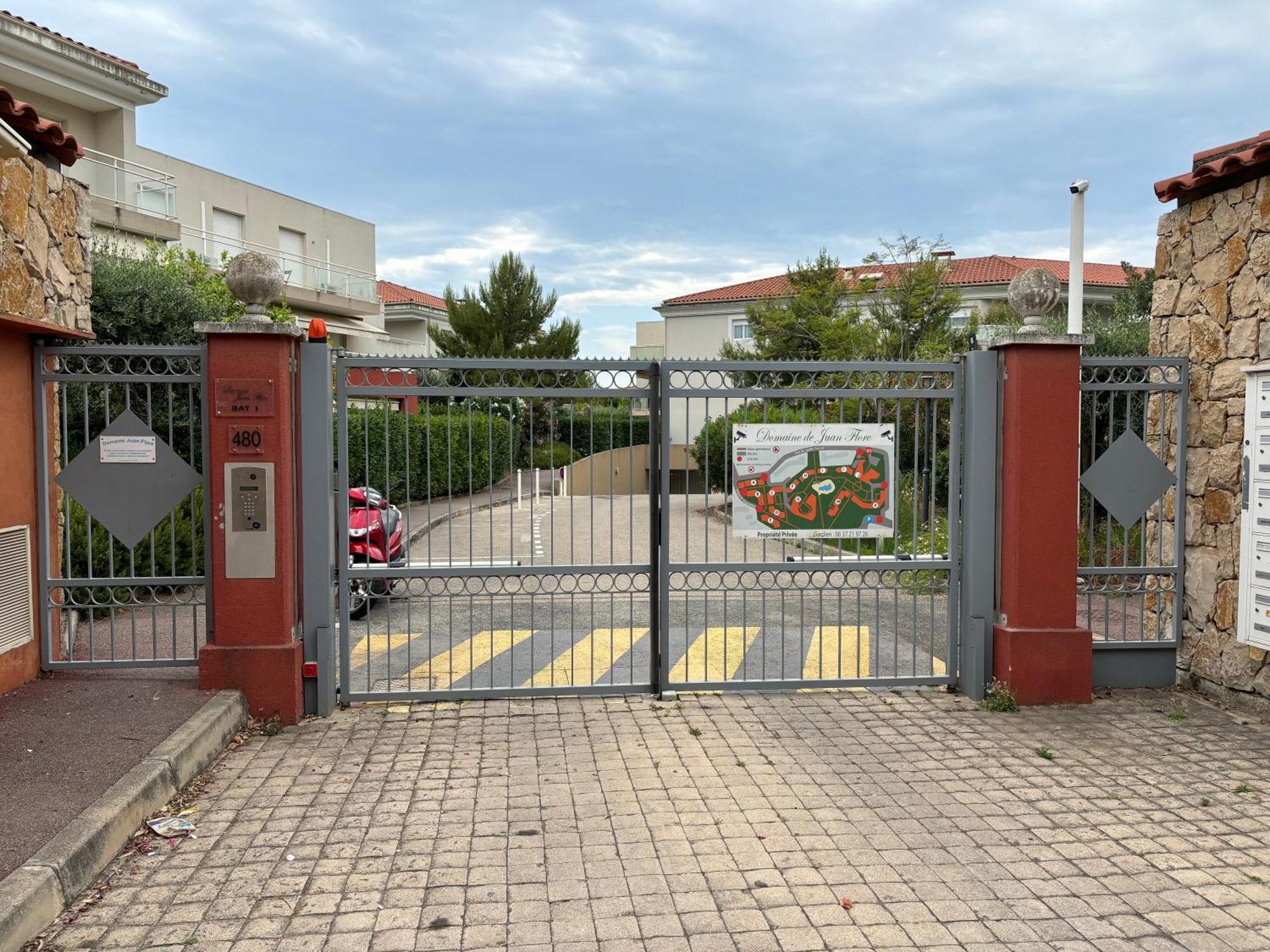 Beachside Apartment With Pool & Garden In Juan Les Pins 앙티브 외부 사진