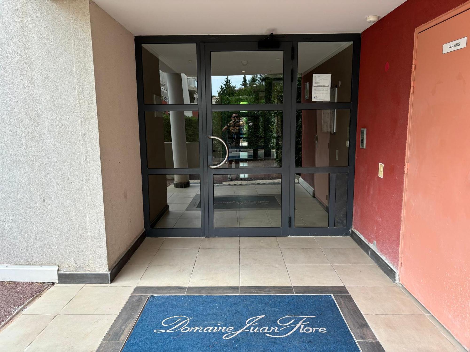 Beachside Apartment With Pool & Garden In Juan Les Pins 앙티브 외부 사진