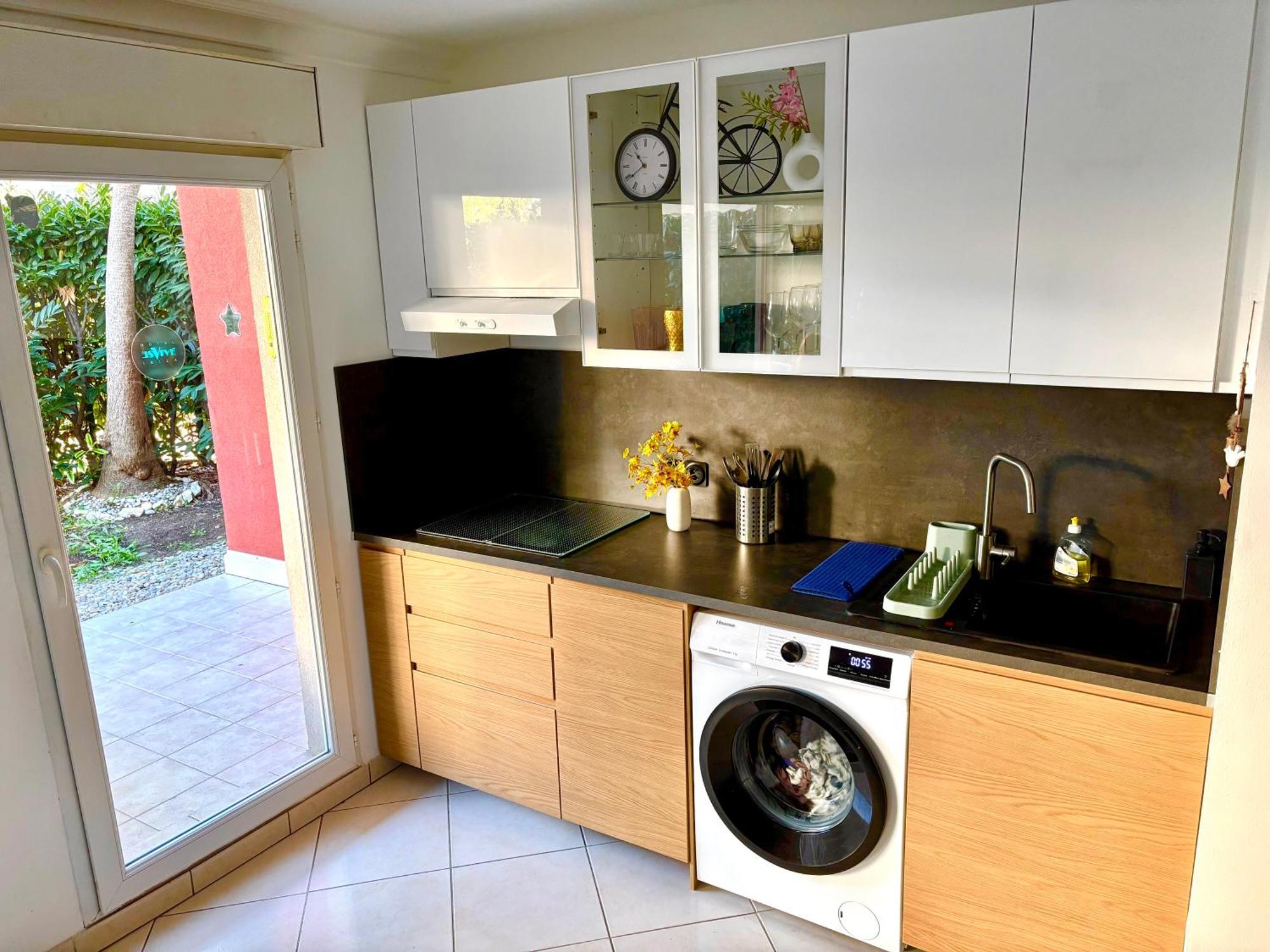 Beachside Apartment With Pool & Garden In Juan Les Pins 앙티브 외부 사진