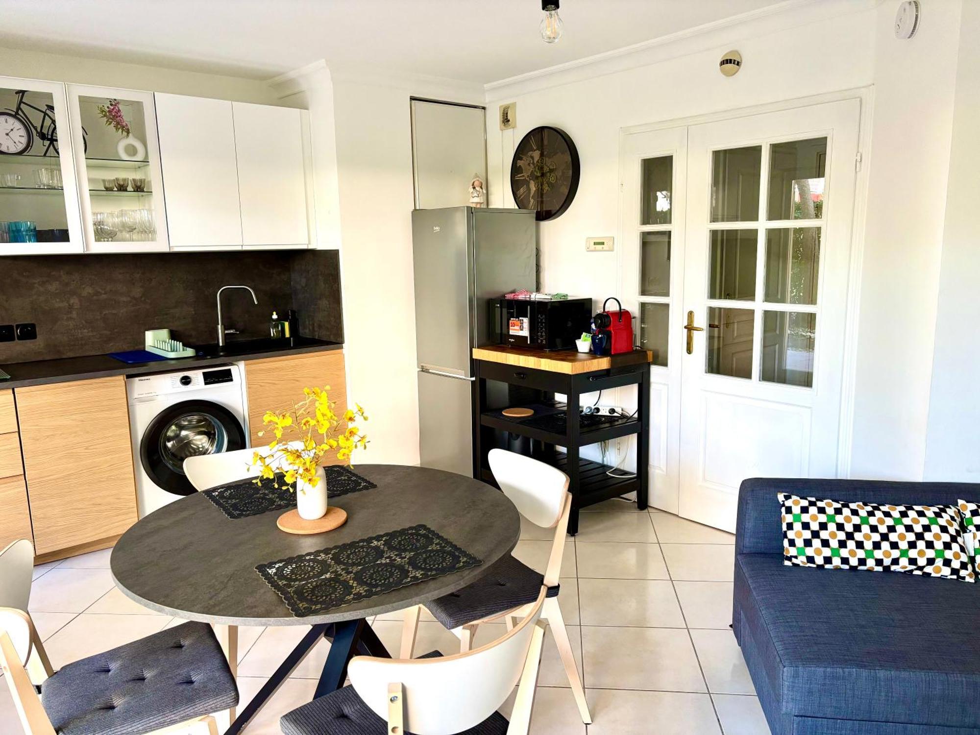 Beachside Apartment With Pool & Garden In Juan Les Pins 앙티브 외부 사진