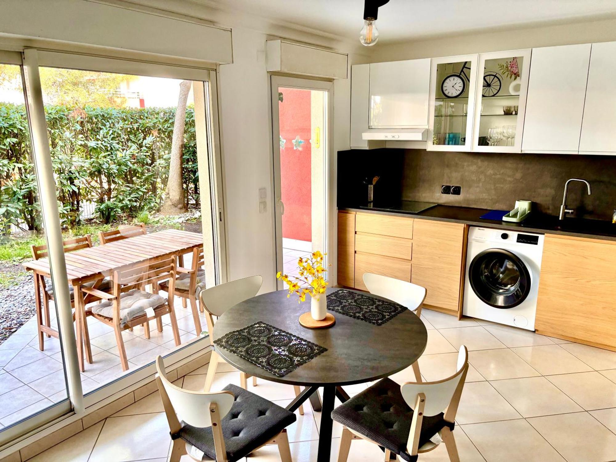Beachside Apartment With Pool & Garden In Juan Les Pins 앙티브 외부 사진